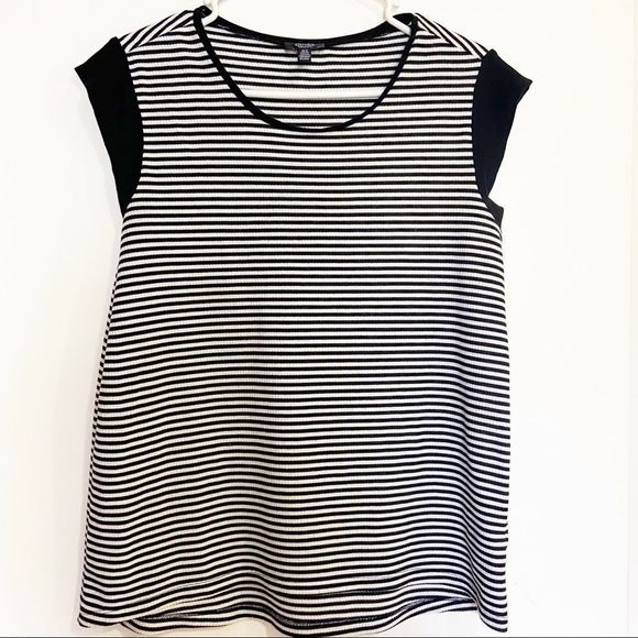 Jones New York Black and White Sleeveless Top - Picture 1 of 10